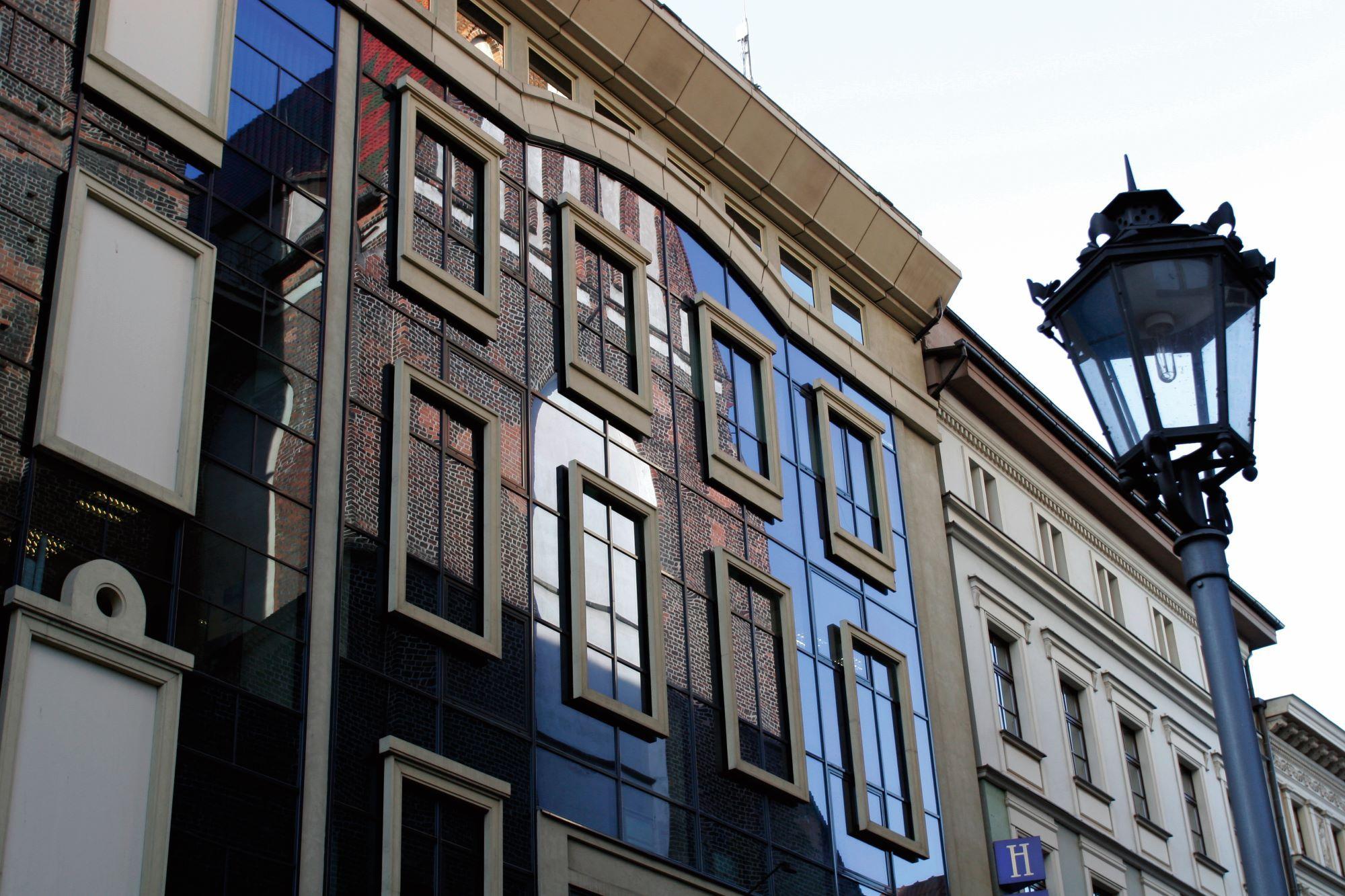 3 Elewacja odwrócona budynku RBC.jpeg