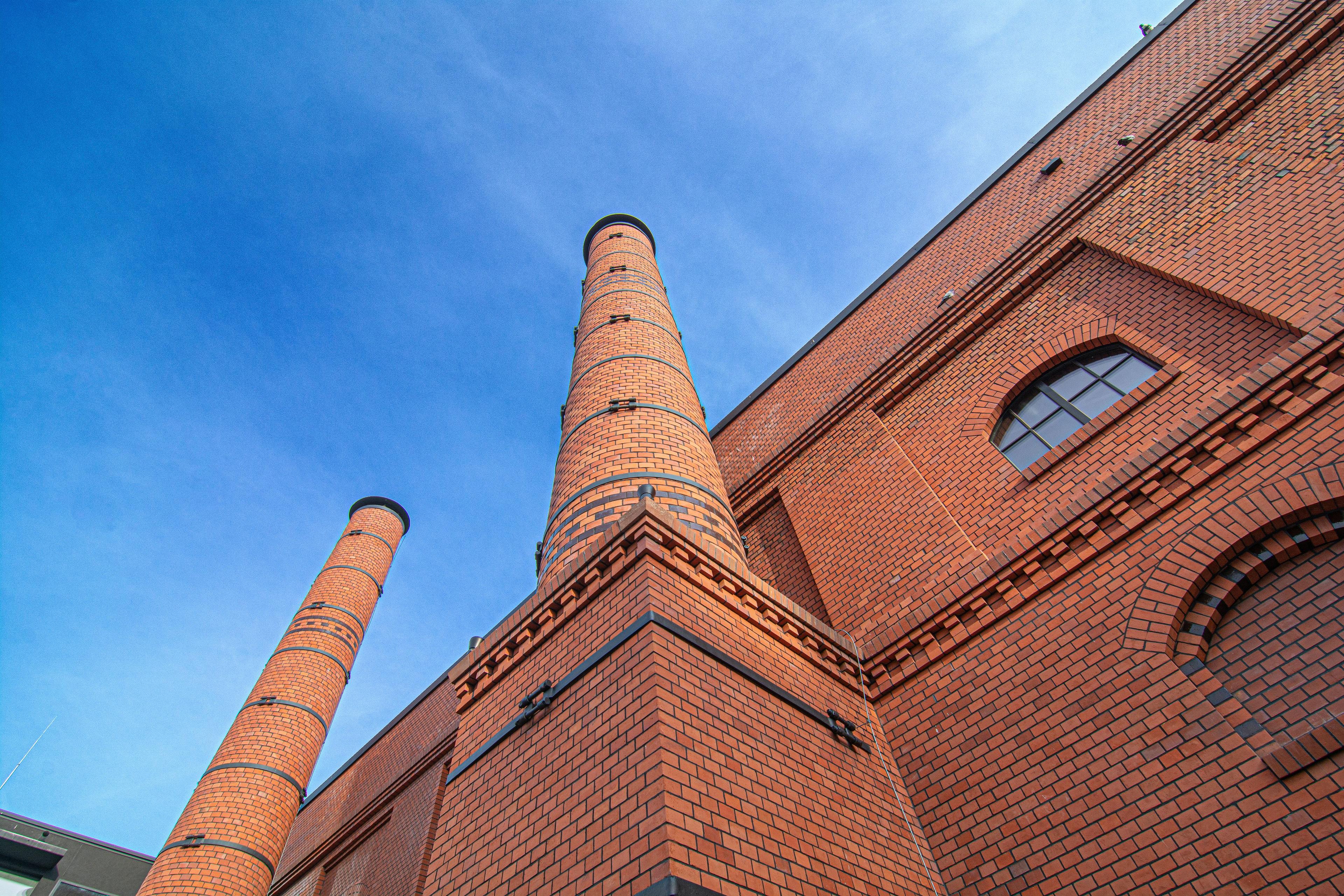 galeria 2 Dzięki wykorzystaniu kominów w nowej funkcji zaplecze techniczne zostało zlokalizowane w podziemiu.jpeg